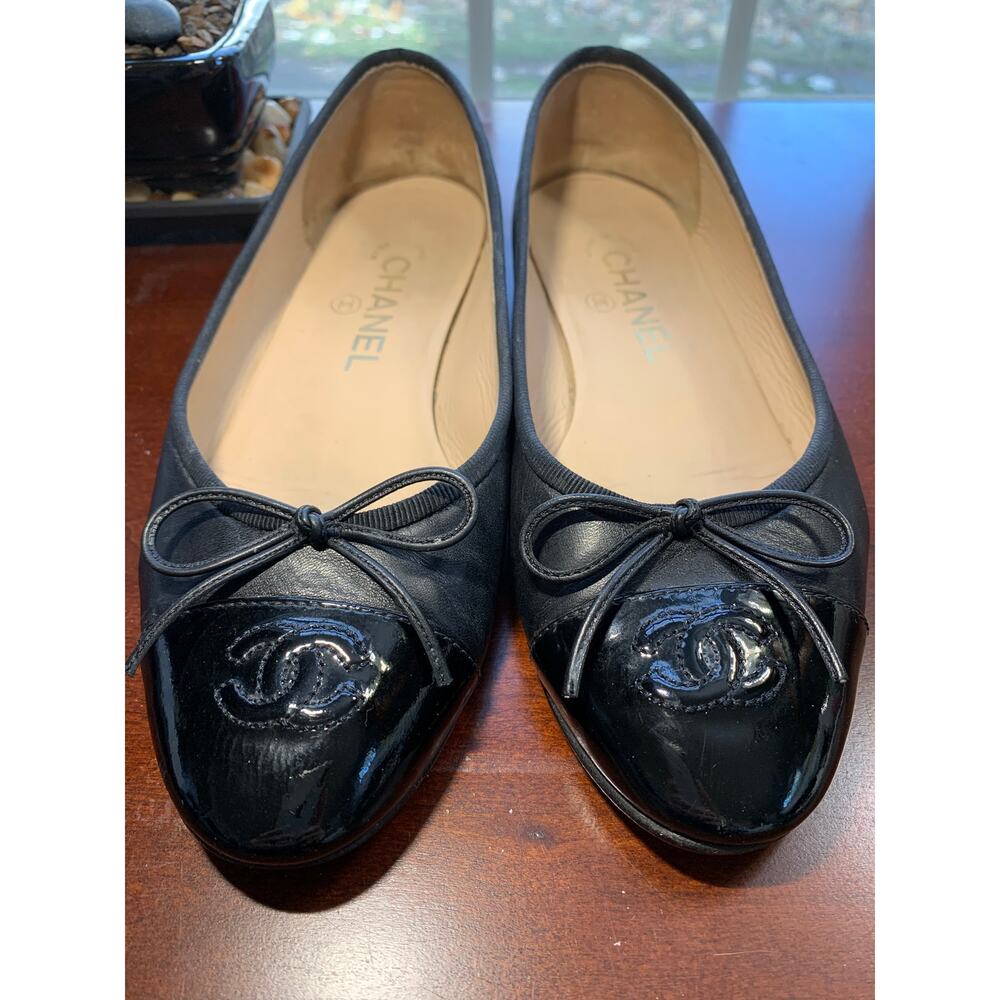 Authentic Chanel Lambskin Leather Ballet Flats 36.5 Black CC Bow Patent Cap Toe - Picture 2 of 15